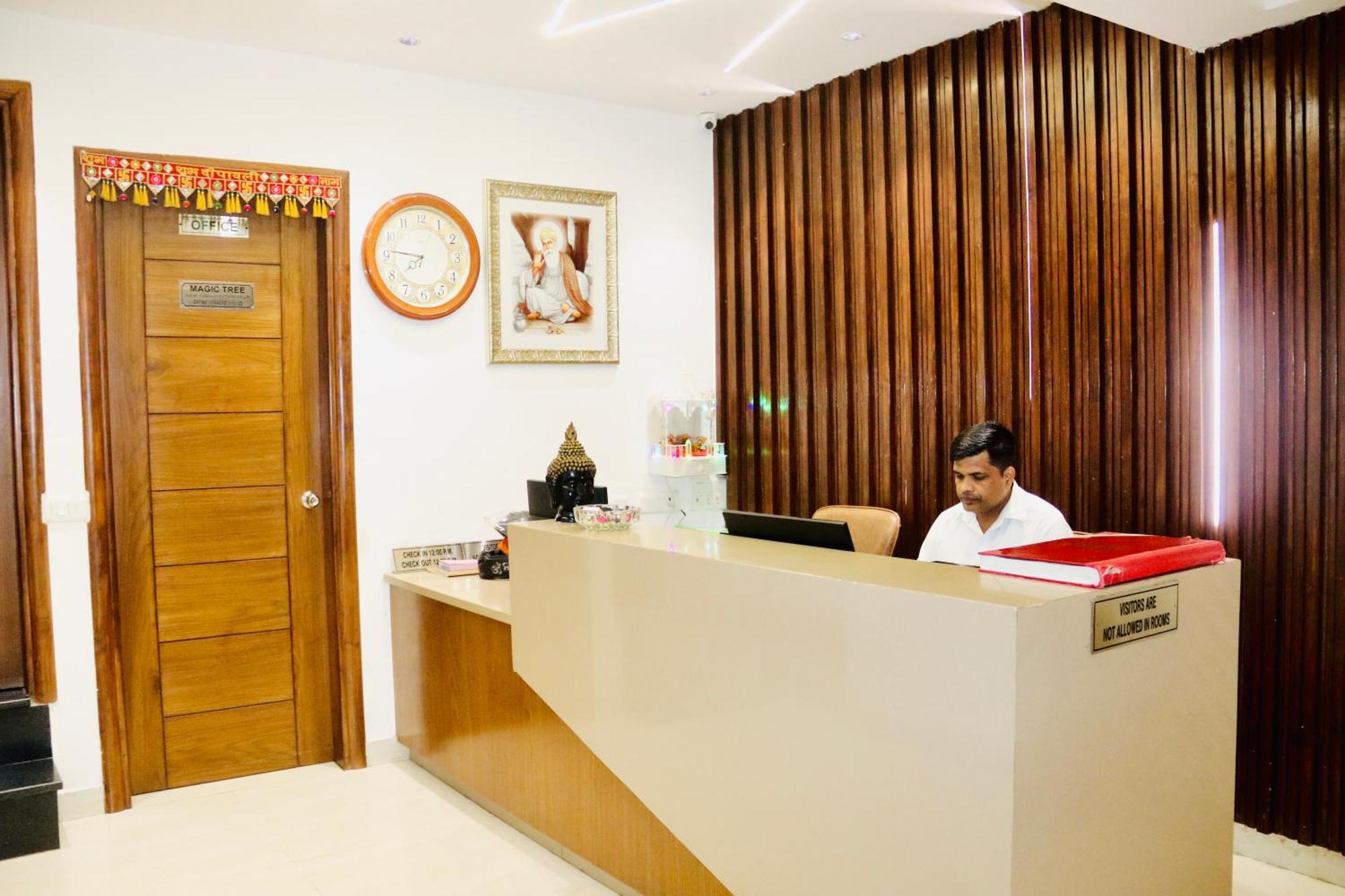 Hotel Magic Tree Karol Bagh Metro Station New Delhi Esterno foto