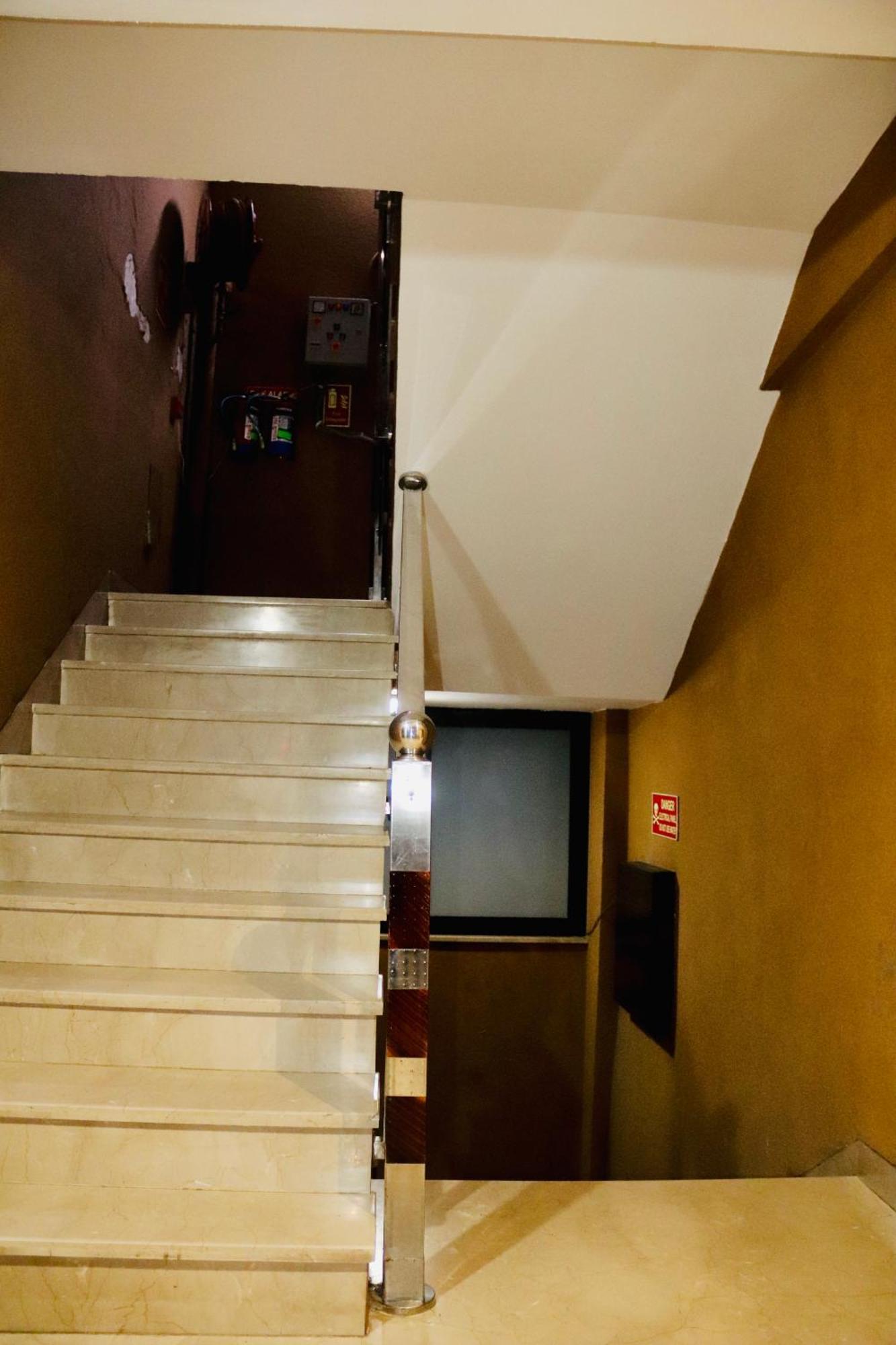 Hotel Magic Tree Karol Bagh Metro Station New Delhi Esterno foto